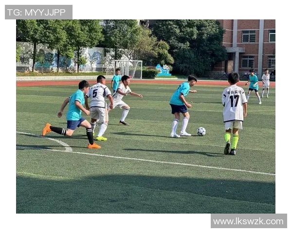 足球球星小鹿逐梦绿茵场展现非凡实力点燃无数球迷热情